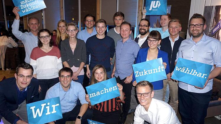 Die jungen Leute wollen sich um Themen wie bezahlbaren Wohnraum und Digitalisierung der Verwaltung kümmern.    Foto: Richard Sänger