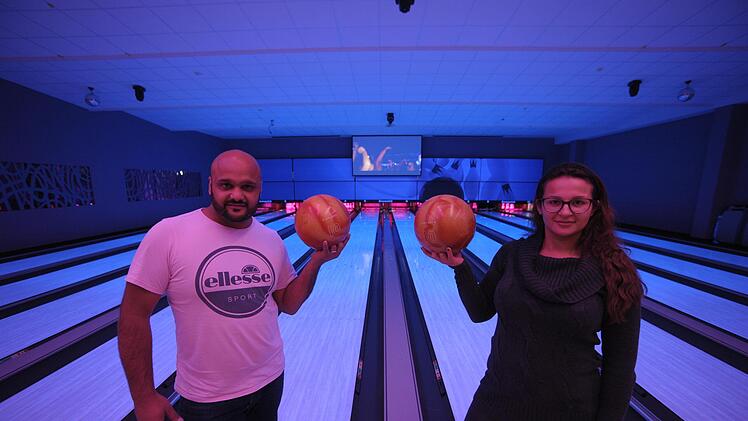 &#58034; Kais Mansur und Angelika Sawas vom Deluxe Bowling Center.