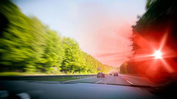 Im Ausland ein bisschen zu  schnell zu fahren, kann teuer kommen. Symbolfoto: Archiv