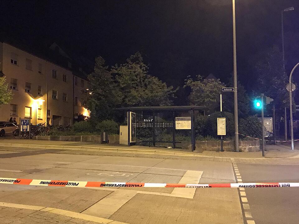Polizeieinsatz mitten in der Nacht: Verdächtiger Gegenstand in Erlangen gefunden