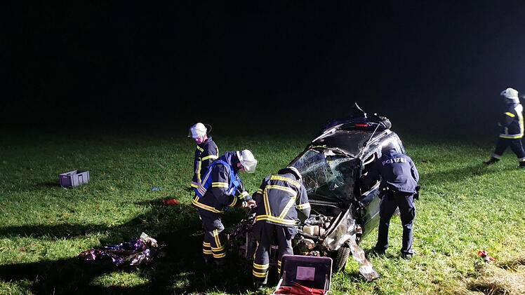 Mit seinem Auto hat sich ein 56-J&auml;hriger im Landkreis F&uuml;rth mehrfach &uuml;berschlagen. Foto: News5/Klein