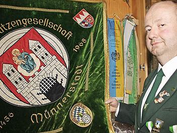 Klaus Brückner fühlt sich der fast 560-jährigen Geschichte der Münnerstädter Schützen eng verbunden und damit auch verpflichtet. Deshalb hat er das Amt des 1. Schützenmeisters übernommen. Foto: Heike Beudert