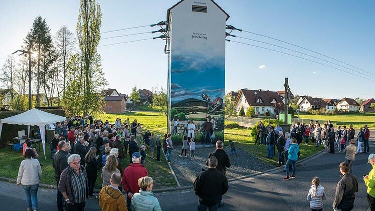 Künstlerische Gestaltung des Trafo-Häuschens in Schönderling.  Foto: Jürgen Hüfner