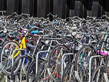 Sollen Radfahrer f&uuml;r &ouml;ffentliche Abstellpl&auml;tze Parkgeb&uuml;hren zahlen? Ja, findet CDU-Politiker Andreas Hartnigk. Symbolfoto:  djedj/pixabay.com