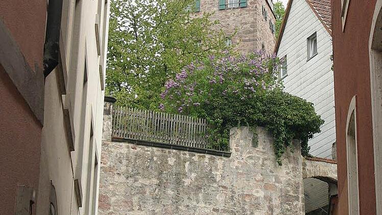 Imposante Lage: der Rote Turm. Foto: Archiv