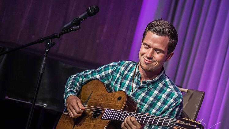 Beeindruckendes Gastspiel: Diknu Schneeberger, bei "Leise am Markt" in Coburg. Foto: Jochen Berger