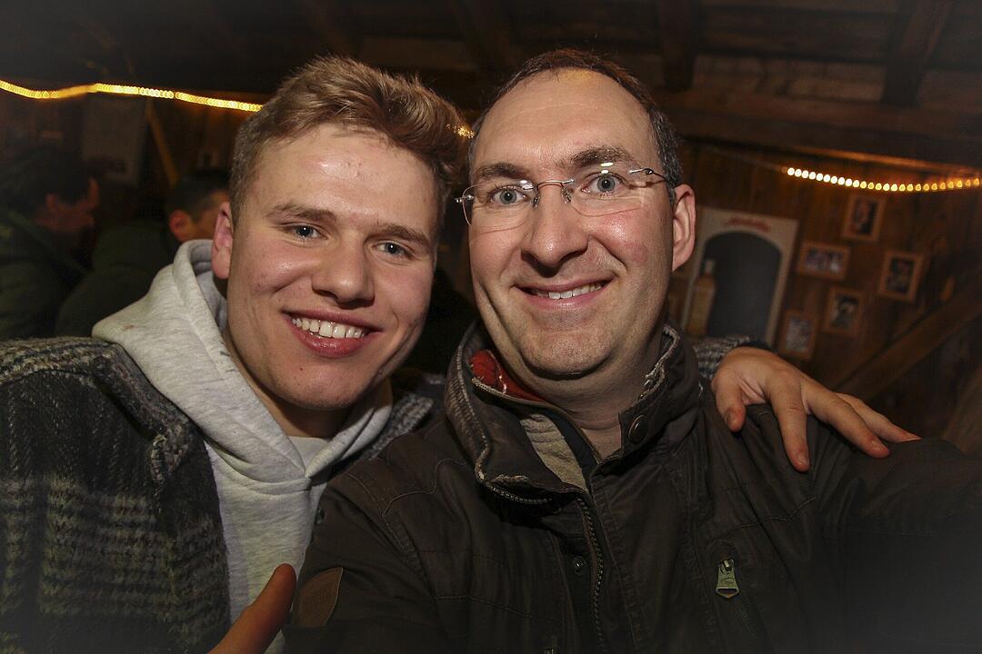 Beste Partystimmung bei voller Hütte.