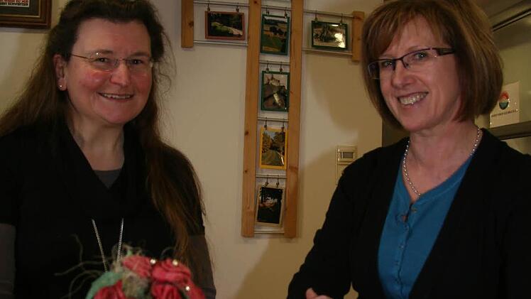 Brigitte Hebentanz aus Presseck und Gabi Schramm aus Köstenberg finden es wichtig, dass die Menschen auf ihrem letzten Weg nicht allein gelassen werden.