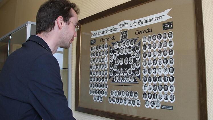 Auch von den Soldaten, die im Zweiten Weltkrieg gekämpft haben, hängt ein Bild im Rathaus.