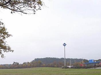 Zwischen der Tankstelle an der B85 bei Unterbrücklein, der Autobahn A70 und dem Neudrossenfelder Ortsteil Grauenthal entsteht das Gewerbegebiet "An der Autobahn". Foto: Archiv
