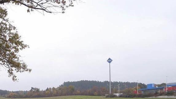 Zwischen der Tankstelle an der B85 bei Unterbrücklein, der Autobahn A70 und dem Neudrossenfelder Ortsteil Grauenthal entsteht das Gewerbegebiet "An der Autobahn". Foto: Archiv