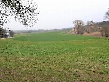 An der "Oberen Mühle" soll eventuell das vor Jahren geplante Baugebiet umgesetzt werden. Rechts liegt Unfinden. Foto: Gerold Snater