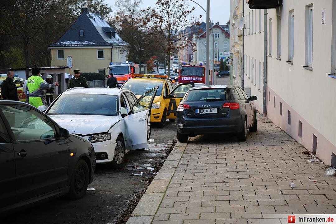 Schwerer Unfall im Stadtgebiet Hof ? Mehrere Fahrzeuge beteiligt