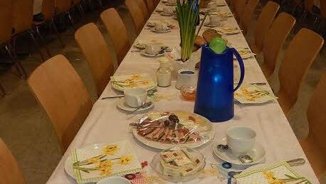 H&uuml;bsch gedeckte Tische beim Oerlenbacher Frauenfr&uuml;hst&uuml;ck. Foto: Daniela Feser