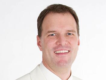 Eberhard Fasel gibt am Samstag ein Konzert im Münnerstädter Schlosshof.  Foto: Fasel