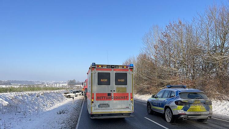 B2 bei Heroldsberg: Zwei schwere Verkehrsunfälle führen zu Sperrungen - Rettungshubschrauber im Einsatz