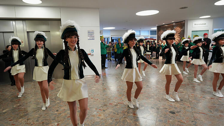 Rosenmontag im Landratsamt: Musik und Tanz statt Akten und Termine