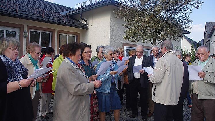 Der Seniorenkreis Neufang sang traditionelle Lieder.
