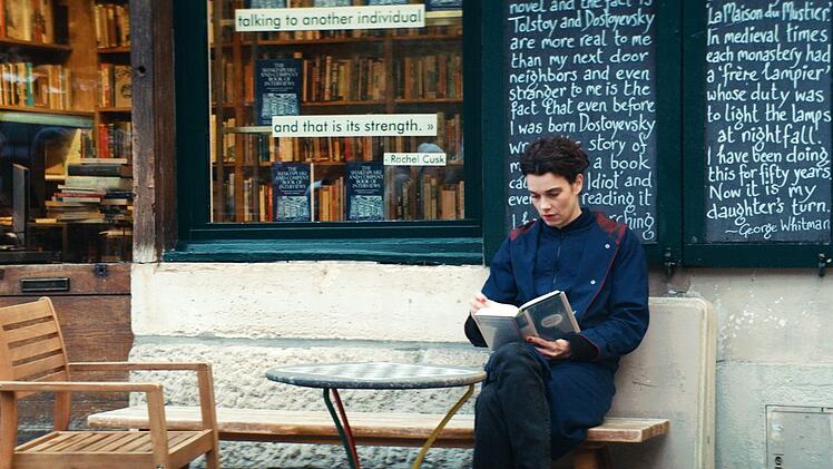 Agathe (Camille Rutherford) liebt B&uuml;cher - und vor allem die von Jane Austen.