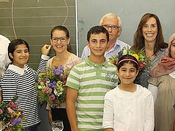 Im Itzgrund sind sieben Sprachpaten und rund 20 Helfer für die Flüchtlingsfamilie Shikora-Wale tätig. Bei einer Feierstunde wurde ihnen besonders gedankt.  Foto: Michael Stelzner