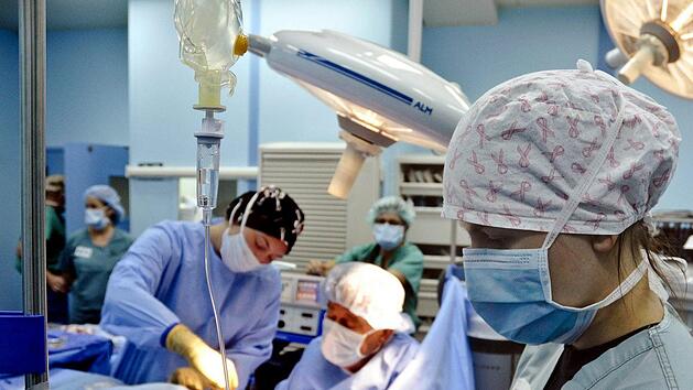 Werden durch die MDK-Gesetzesreform k&uuml;nftig immer mehr Menschen ohne Betreuung auf die Stra&szlig;e gesetzt? Symbolfoto: David Mark/Pixabay