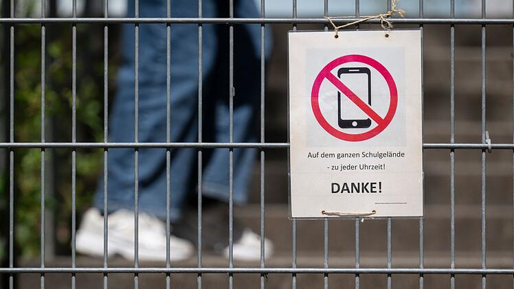 Social-Media-Verbote f&uuml;r Kinder: Erfolg an Umsetzung zu messen