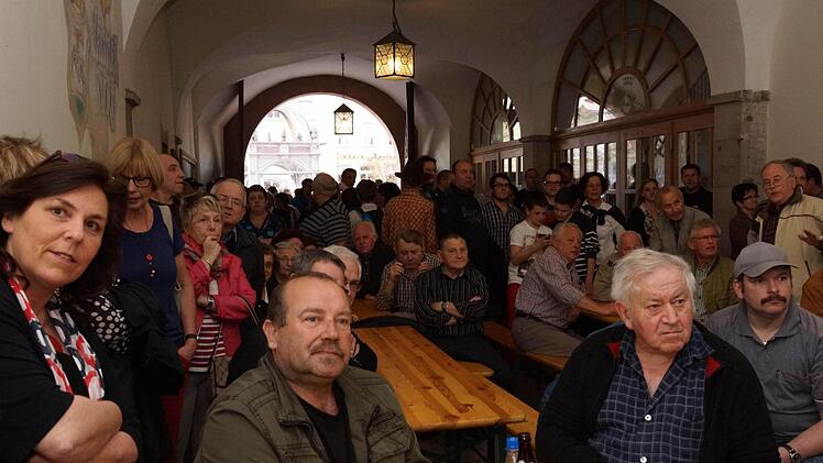 Ergebnispräsentation im Rathausdruchgang