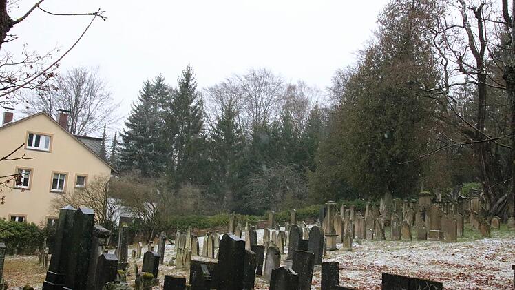 Hier, hinter dem jüdischen Friedhof ist die Erweiterung des Cup Vitalis geplant. Foto: Ralf Ruppert