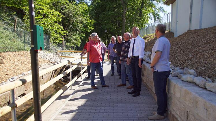 Sehr zufrieden zeigten sich die Mitglieder des Eltmanner Bauausschusses mit dem Ausbau des Philosophenweges, einer beliebten Fußwegverbindung zwischen Eltmann-Süd und der Altstadt auf der Rückseite des Freibades.Sabine Weinbeer