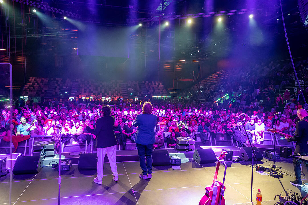 Ricchi e Poveri, Gemelli Diversi, Pino Barone Band, u.v.m.