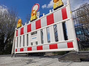Probeaufbau des Hochwasserdamms in Würzburg: Verkehrseinschränkungen