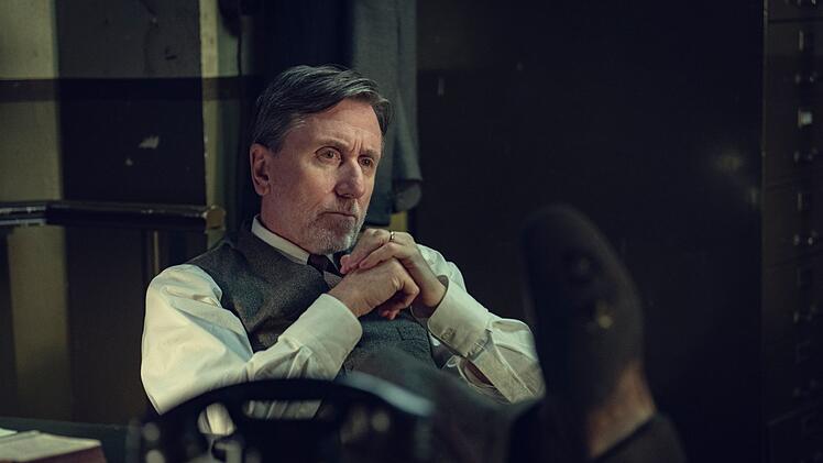 Beckett (Tom Roth) sympathisiert mit den deutschen Nazionalsozialisten und will ihnen mit einer Verschw&ouml;rung zum Sieg im Zweiten Weltkrieg verhelfen.