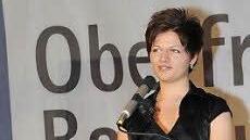 Jasmin Burkhardt bei der Abschlussrede der IHK im Stadtschloss in Lichtenfels. Foto: IHK