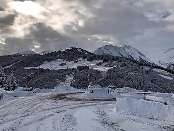 Und wo ist Nicola? Vermutlich irgendwo oben am Berg... Foto: Michael Busch