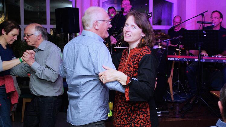 Ein Tänzchen zur Musik von "Just 4".Foto: Winfried Ehling