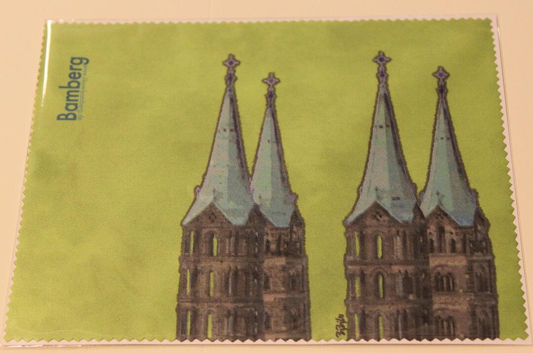 Platz 6 - Kein Mousepad, kein Magnet, kein Aufkleber – sondern ein Brillenputztuch mit Dom-Motiv. Dreck abwischen an den Domtürmen? Warum eigentlich nicht? Gefunden in der „Papeterie im Sand“.