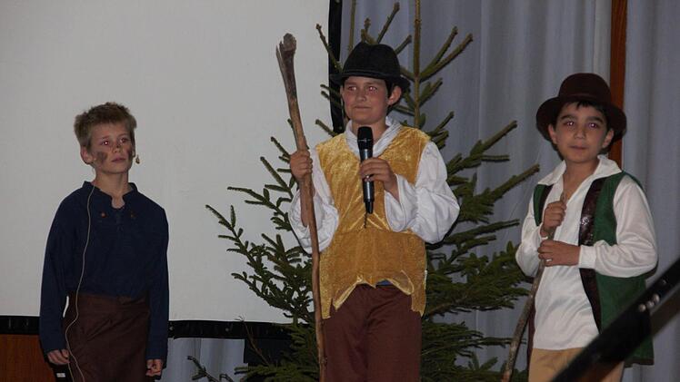 Beim Festkommers stand auch die Theatergruppe der Grundschule auf der Bühne. Foto: Veronika Schadeck