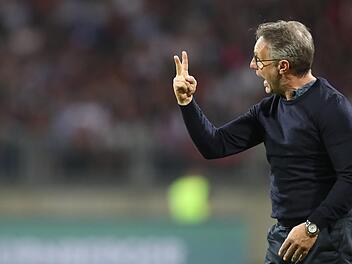 Nürnbergs Trainer Damir Canadi muss nach der 0:4-Klatsche seines Teams gegen den Hamburger SV reagieren. Gegen den FC Ingolstadt muss der FCN am Freitag im DFB-Pokal ein anderes Gesicht zeigen. Foto: Daniel Karmann/dpa