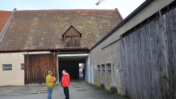 Beim Ortstermin im Januar: Hermann Korder (links) und Statiker Peter Hartmann.  Foto: Bernhard Panzer (Archiv)