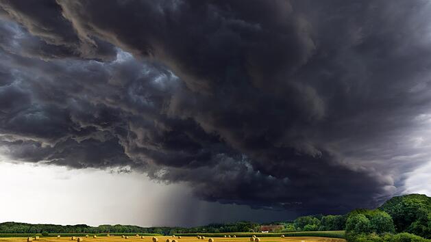 Unwetter in Deutschland: Der DWD warnt heute wieder vor schweren Unwettern. Auch in Franken soll es ordentlich knallen.