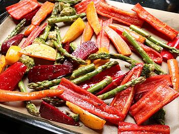 Ofengem&uuml;se ist leicht zuzubereiten, schmeckt lecker und ist gesund.