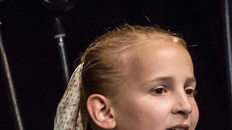 Emmy Wank beeindruckte beim Sommerkonzert des Ernestinums mit einem Song von Elton John.Foto: Jochen Berger