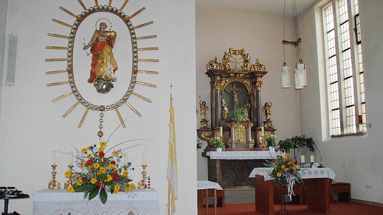 Innenansicht der Katzenbacher Kirche, in der sich einige wertvolle Ausstattungsgegenstände befinden. Foto: Kathrin Kukpka-Hahn