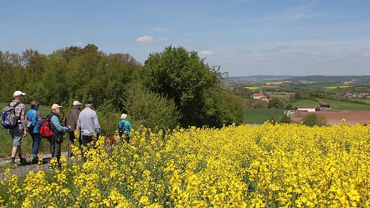 Oberhalb eines Höhenzugs eröffneten sich für die Wanderer immer wieder überraschende Weiten.  Foto: Markus Häggberg