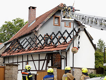 Knall in Waldbrunn zu hören: Wohnhaus gerät in Flammen - zwei Verletzte