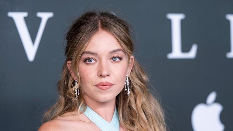 Eine Werbekampagne mit Sydney Sweeney schlägt derzeit hohe Wellen.