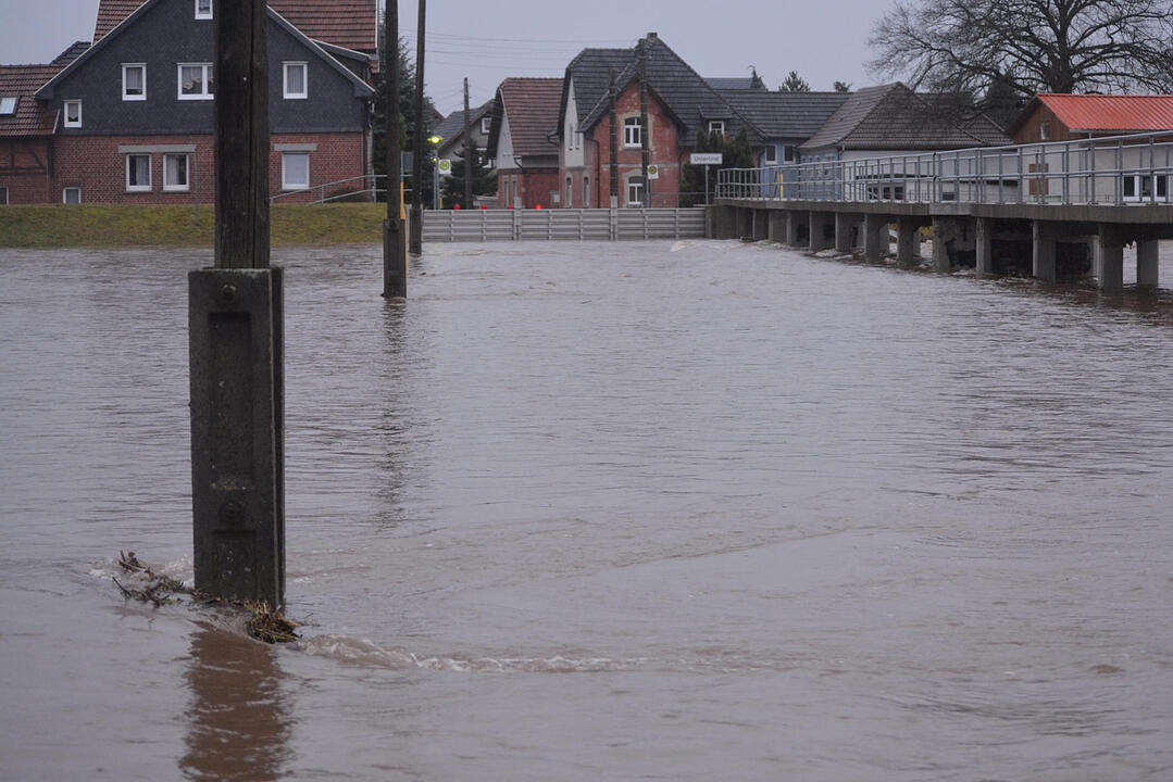 Hochwasser beschaeftigt Kraefte in Sonneberg