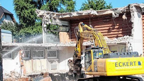 Von der Deusterhalle ist nur noch eine Mauer &uuml;brig