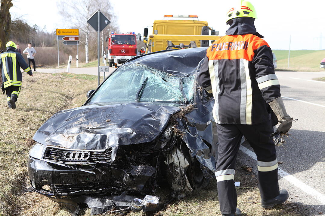 Kreis Ansbach: Auto überschlägt sich – 21-Jähriger verletzt