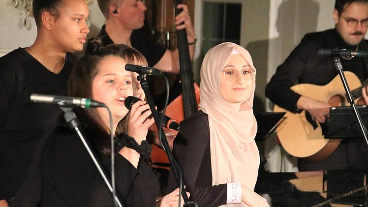 Der Hamburger "Chor Young ClassX"  Foto: Matthias Einwag